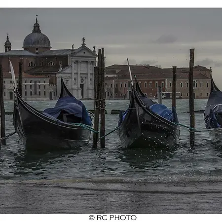 Lando Un Nido D'amore Velence
